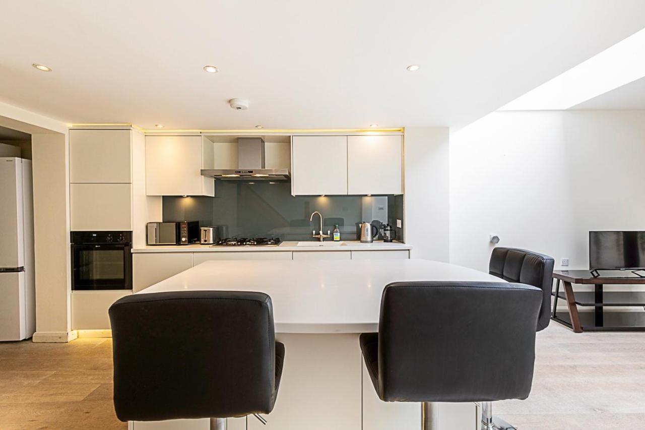 Chic 4-bed House, Camden, Holiday home London