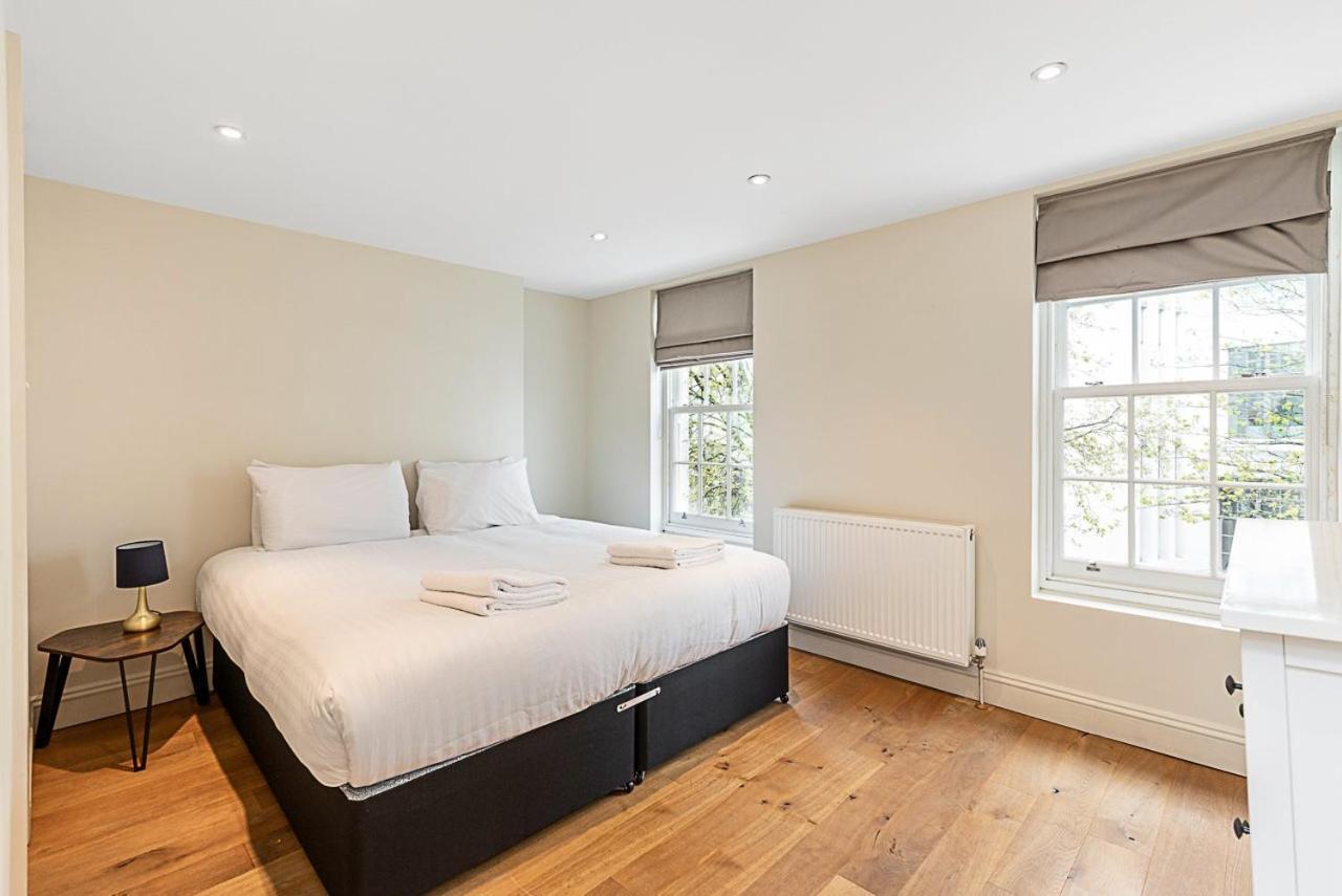 Holiday home Chic 4-bed House, Camden, London