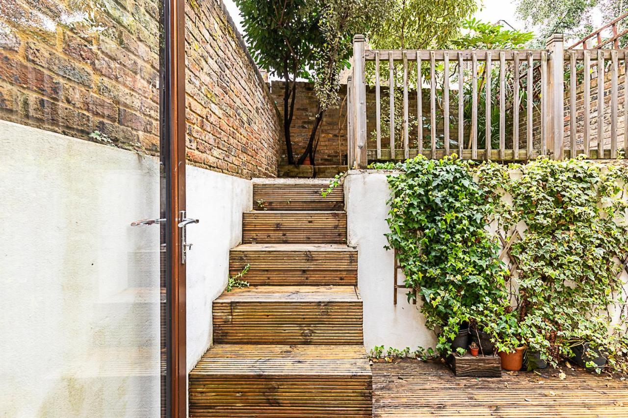 Chic 4-bed House, Camden, London